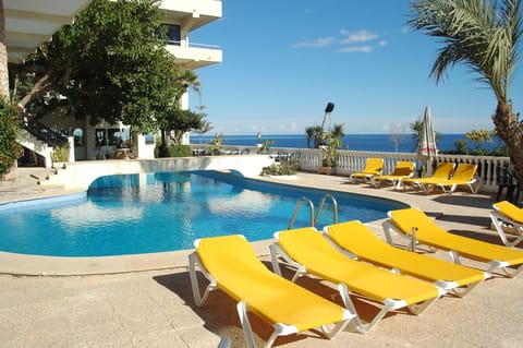 Outdoor pool, sun loungers