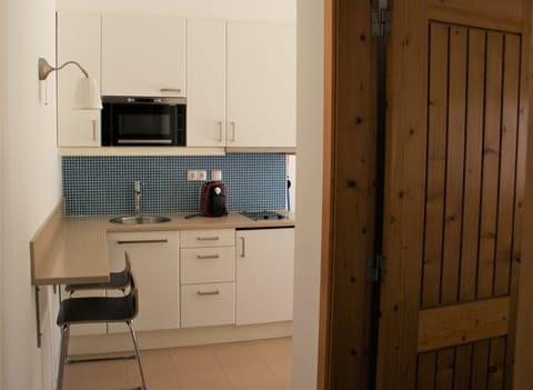 Apartment, 1 Bedroom, Kitchenette | Private kitchenette