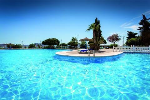 Seasonal outdoor pool, sun loungers