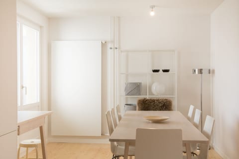 City Apartment, 1 Bedroom | Dining room