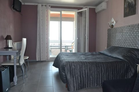 Double Room, Balcony, Sea View | In-room safe, desk, cribs/infant beds, free WiFi