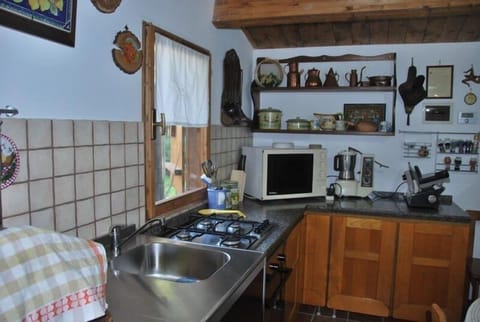 Cottage | Private kitchen | Electric kettle