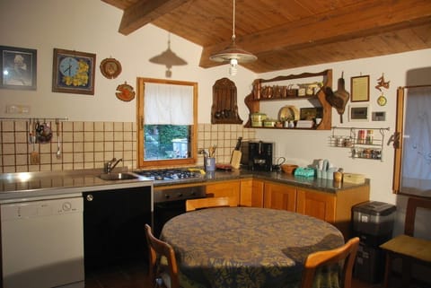 Cottage | In-room dining