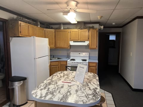 CAPTAIN QUARTERS LARGE | Private kitchen | Microwave, coffee/tea maker