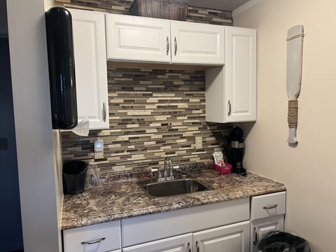 CAPTAIN QUARTERS MEDIUM | Private kitchen | Microwave, coffee/tea maker