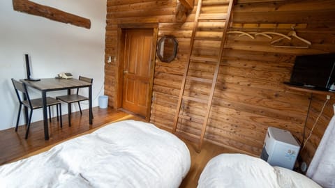 Cottage, Non Smoking, Kitchenette | Individually decorated, individually furnished, bed sheets