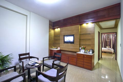 Family Suite, 2 Bedrooms, Corner | Living area | 32-inch LCD TV with cable channels, TV