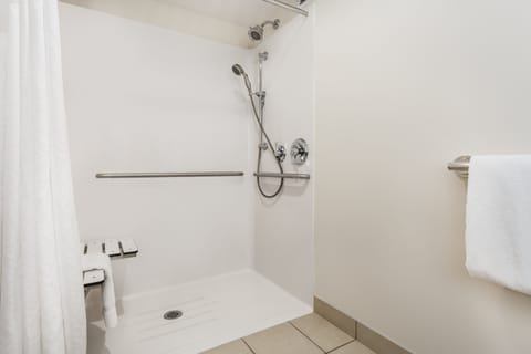 Standard Room, 1 King Bed, Accessible (Communications Accessible) | Bathroom | Combined shower/tub, free toiletries, hair dryer, towels