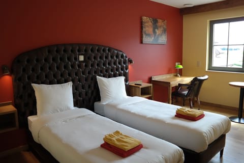 Deluxe Twin Room, Terrace, Garden View | Premium bedding, in-room safe, desk, soundproofing