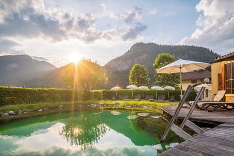 Sauna, hot tub, steam room, body treatments, aromatherapy