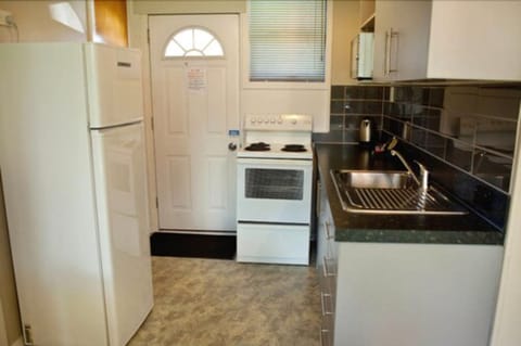 One Bedroom Superior Spa | Private kitchen | Fridge, microwave, oven, stovetop