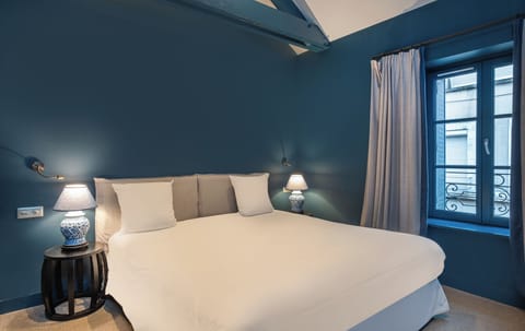 Comfort Room | In-room safe, individually decorated, individually furnished, desk