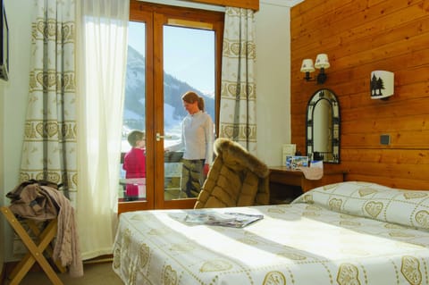 Comfort Double Room - Mont Blanc View  | 10 bedrooms, desk, soundproofing, iron/ironing board