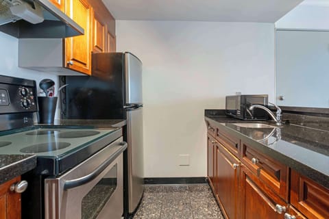 In-room safe, individually furnished, desk, laptop workspace