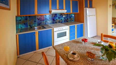 Apartment, 2 Bedrooms | Private kitchen | Fridge, stovetop, coffee/tea maker, electric kettle