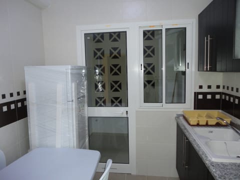 Premier Apartment, 2 Bedrooms | Private kitchen | Full-size fridge, microwave, oven, stovetop