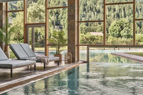 Couples treatment rooms, sauna, hot tub, steam room, body treatments