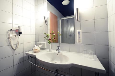 Standard Double or Twin Room | Bathroom | Free toiletries, hair dryer, slippers, towels