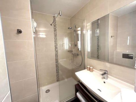 In-room safe, desk, soundproofing, iron/ironing board