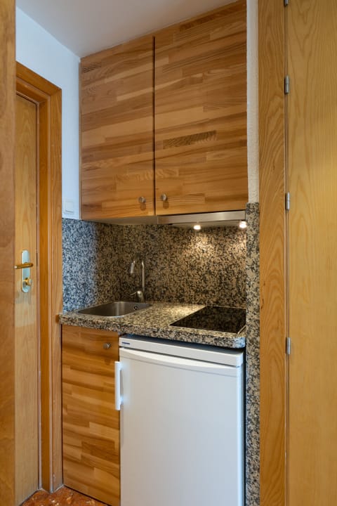 Basic Studio, Ground Floor | Private kitchenette | Fridge, stovetop, cookware/dishes/utensils