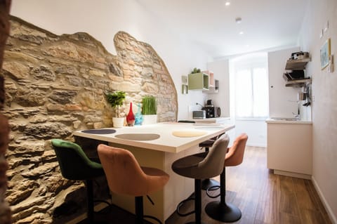 Design Apartment (Annex via Torino 35) | Private kitchen | Coffee/tea maker, electric kettle, toaster, dining tables