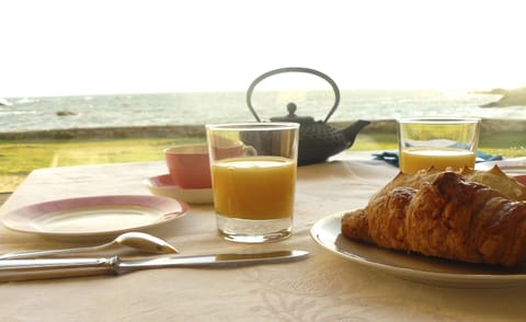 Daily buffet breakfast (EUR 20 per person)