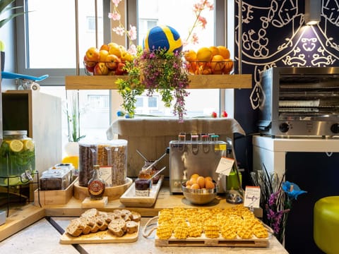 Daily buffet breakfast for a fee