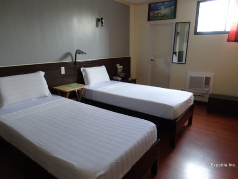 Standard Twin Room | Desk, rollaway beds, free WiFi