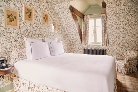 Cosy room (Haras) | Minibar, in-room safe, individually decorated, iron/ironing board