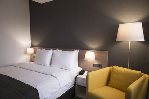 Economy Room, 1 Queen Bed | Minibar, in-room safe, soundproofing, free WiFi