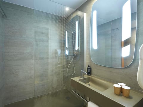 Standard Double Room, Multiple Beds | Desk, iron/ironing board, rollaway beds, free WiFi