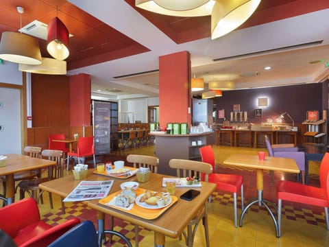 Daily buffet breakfast (EUR 13 per person)