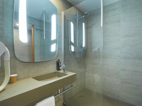 Desk, iron/ironing board, rollaway beds, free WiFi