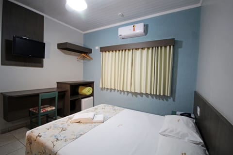 Deluxe Twin Room | Minibar, blackout drapes, free WiFi, bed sheets