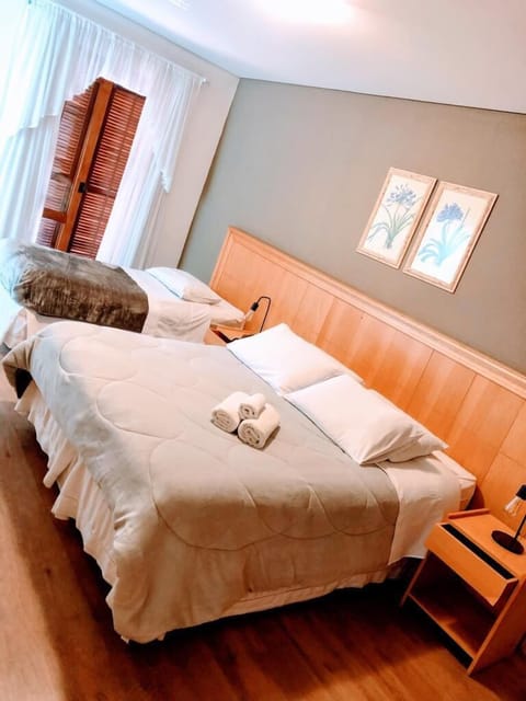 Traditional Twin Room | Minibar, desk, free WiFi, bed sheets