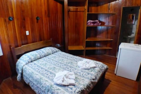 Apartamento Casal | Minibar, free WiFi, bed sheets