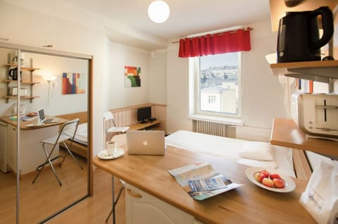 Studio, Kitchenette | Desk, laptop workspace, iron/ironing board, free WiFi