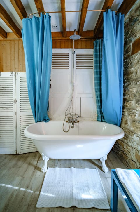 Family Suite, 2 Bedrooms, Garden View, Garden Area | Bathroom | Shower, rainfall showerhead, hair dryer, towels