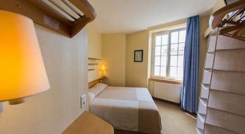 1 bedroom, premium bedding, desk, free WiFi