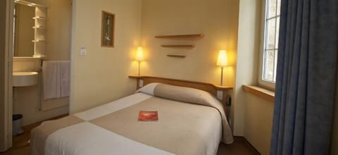 1 bedroom, premium bedding, desk, free WiFi