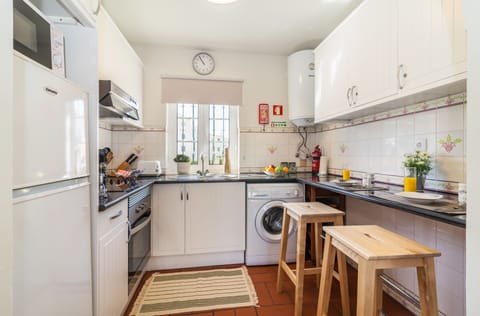 Studio | Private kitchen | Fridge, microwave, oven, stovetop