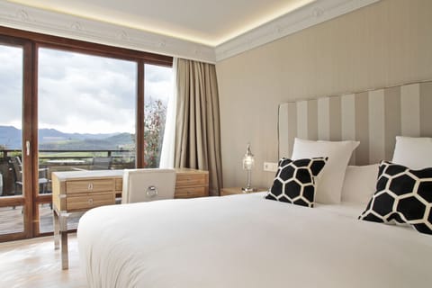 Panoramic Room, Terrace | Premium bedding, minibar, in-room safe, desk