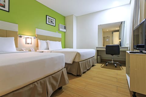 Premier Deluxe Room | Premium bedding, iron/ironing board, free WiFi, bed sheets