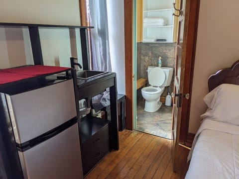 Pet-friendly, Private Bath, Full bed | Bathroom | Free toiletries, hair dryer, towels, soap