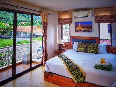 Deluxe Double Room with Balcony | Hypo-allergenic bedding, in-room safe, desk, free WiFi