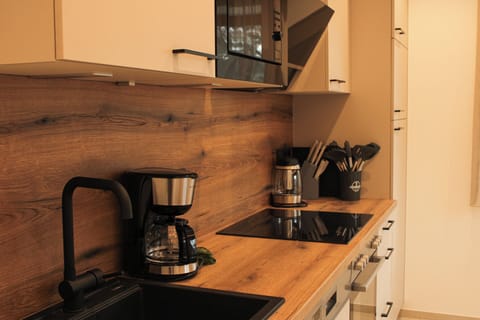 Luxury Apartment, 3 Bedrooms, Roll-in Shower, Ground Floor (2 Bathrooms) | Private kitchen | Full-size fridge, microwave, oven, stovetop