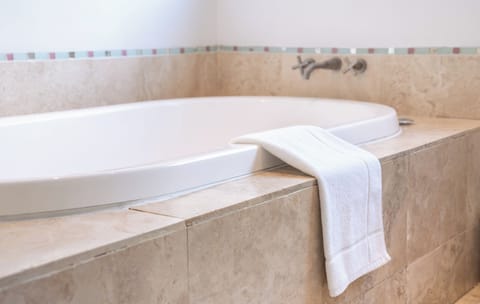 Garden View (5) | Bathroom | Shower, hair dryer, towels, soap