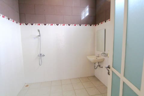 Executive Room, 2 Queen Beds | Bathroom | Shower, free toiletries, slippers, bidet