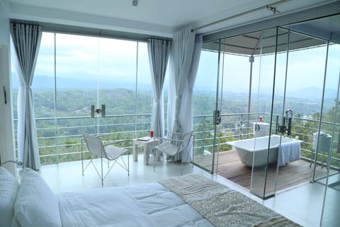 Grand Deluxe Double Room with Mountain View | 1 bedroom, minibar, in-room safe, desk