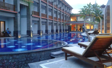 2 outdoor pools, free cabanas, sun loungers